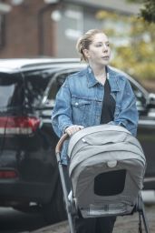 Katherine Ryan - Out for a Walk 08/12/2021
