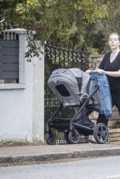 Katherine Ryan - Out for a Walk 08/12/2021