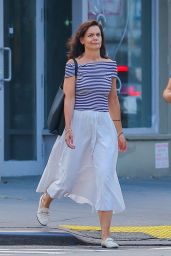 Katie Holmes Cute Street Style - New York 08/11/2021