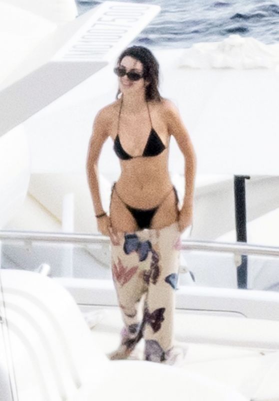 Kendall Jenner With Her Boyfriend Devin Booker in Positano 08/28/2021