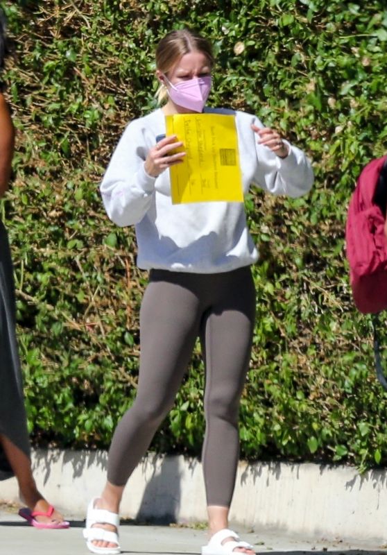 Kristen Bell - Out in Los Feliz 08/27/2021