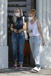 Kristen Stewart - Shopping for Sunglasses in Los Feliz 08/26/2021