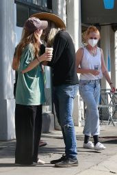 Kristen Stewart - Shopping for Sunglasses in Los Feliz 08/26/2021