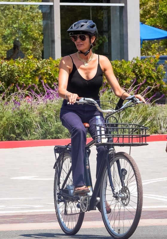Lauren Silverman - Bike Ride in Malibu 08/25/2021