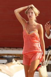 Lila Grace Moss - Out in Ibiza 08/13/2021