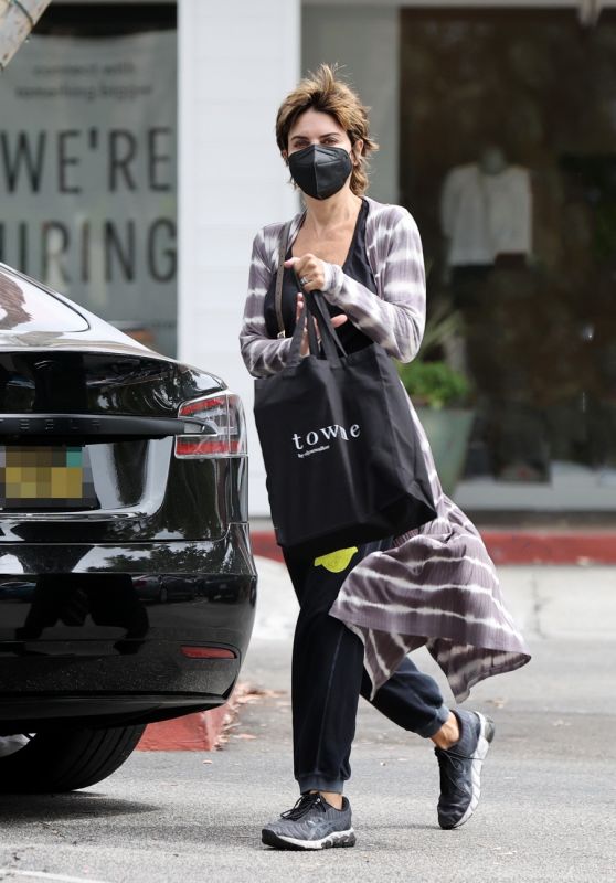 Lisa Rinna - Shopping at Towne in Beverly Glen, LA 08/21/2021
