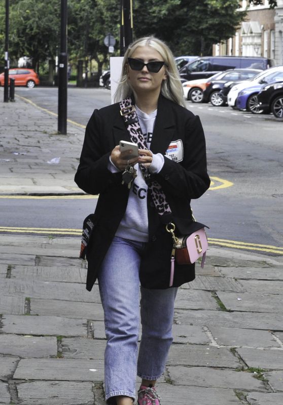 Lucy Fallon - Out in Manchester 08/10/2021