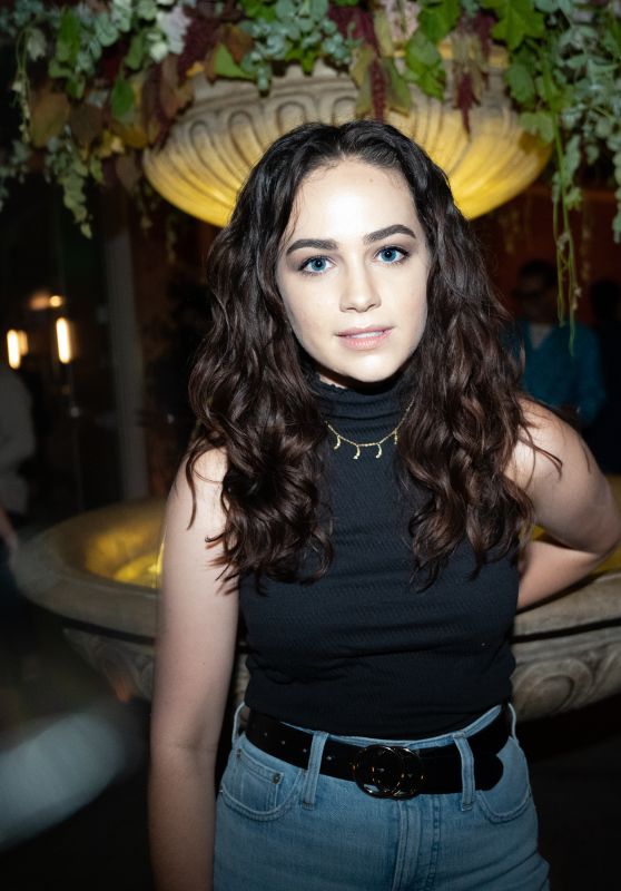 Mary Mouser Style, Clothes, Outfits and Fashion • CelebMafia