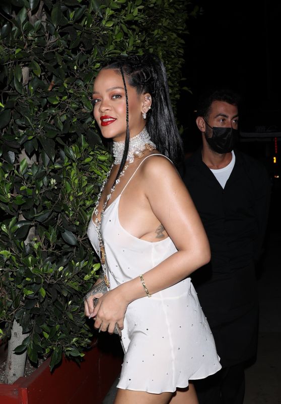 Rihanna at Giorgio Baldi Restaurant in Santa Monica 08/20/2021