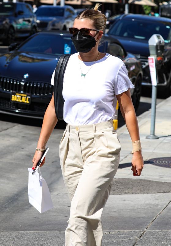 Sofia Richie - Shopping in Beverly Hills 08/05/2021