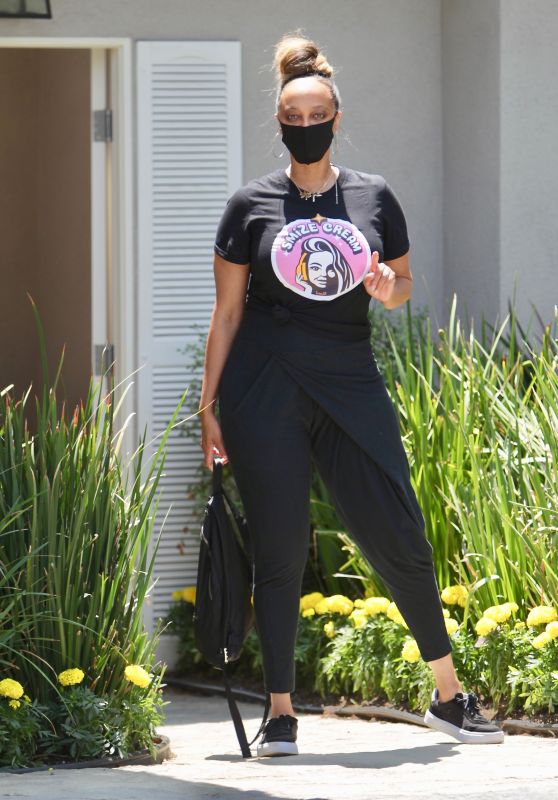 Tyra Banks – Jennifer Klien’s Day of Indulgence in Brentwood 08/15/2021 (more photos)