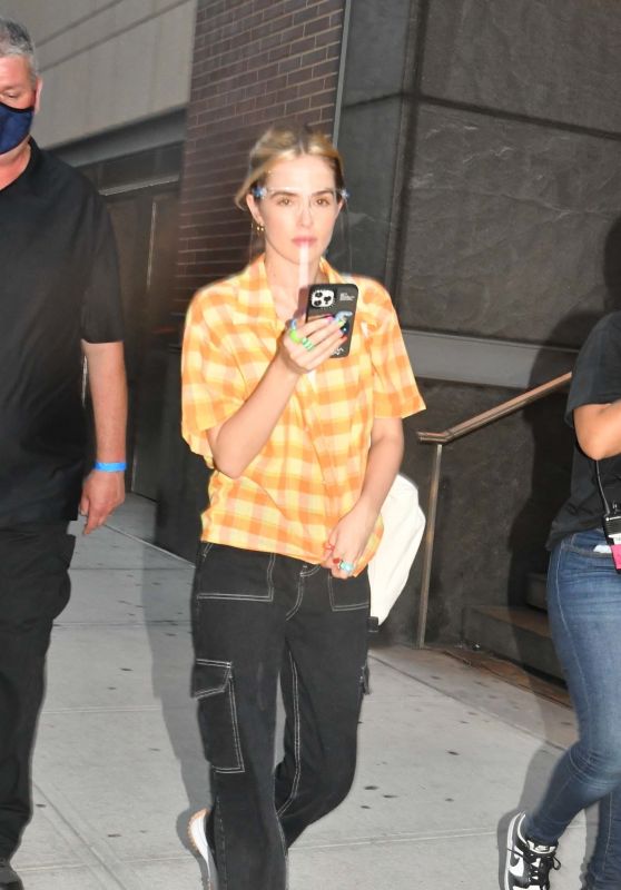 Zoey Deutch and Tia Hodge - "Not Okay" Filming in New York 08/10/2021