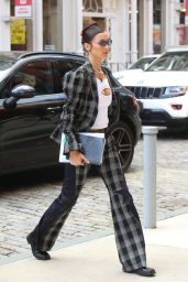 Bella Hadid Street Fashion - NYC 09/21/2021