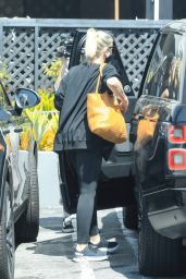 Cameron Diaz - Shopping at Melanie Grant on Melrose Place in West Hollywood 09/07/2021