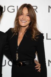 Carla Bruni - "Thierry Mugler : Couturissime" Photocall in Paris 09/28/2021