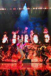 Chloe Bailey – Performs on Stage at the 2021 MTV Video Music Awards in New York