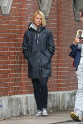 Claire Danes in a Stylish Raincoat - New York 09/28/2021