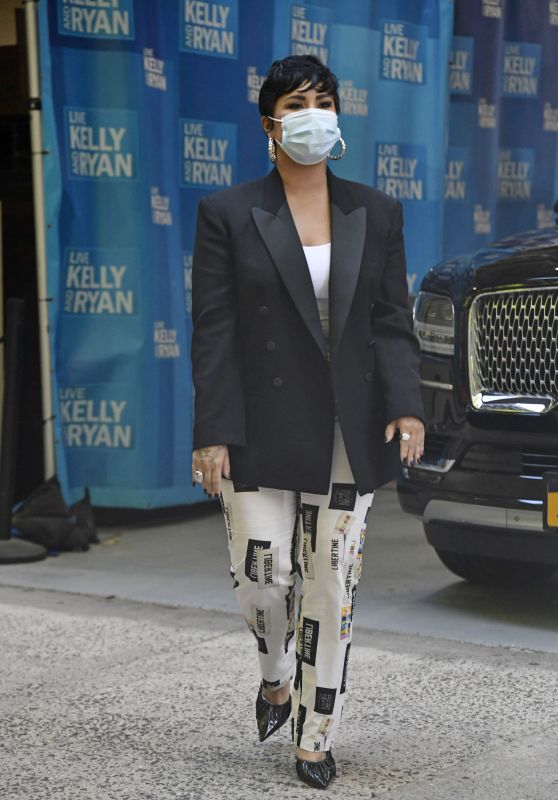 Demi Lovato - Outside "Live with Kelly & Ryan" in NYC 09/30/2021