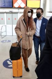 Gigi Hadid at Paris-Charles de Gaulle Airport 09/27/2021