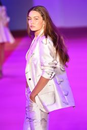 Gigi Hadid - Brandon Maxwell Show at New York Fashion Week 09/10/2021