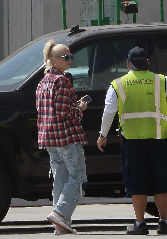 Gwen Stefani - Arriving in LA via Private Jet 09/06/2021