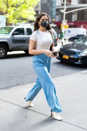 Hailee Steinfeld Street Style - NYC 09/08/2021