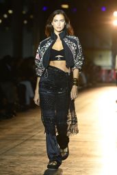 Irina Shayk Walks ETRO Fashion Show at the Milan Fashion Week 09/23/2021