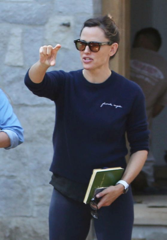 Jennifer Garner at the Construction Site of her Future Home in Brentwood 09/22/2021