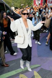 Jennifer Lopez - Arrives at her DSW Event in Union Square in NYC 09/12/2021