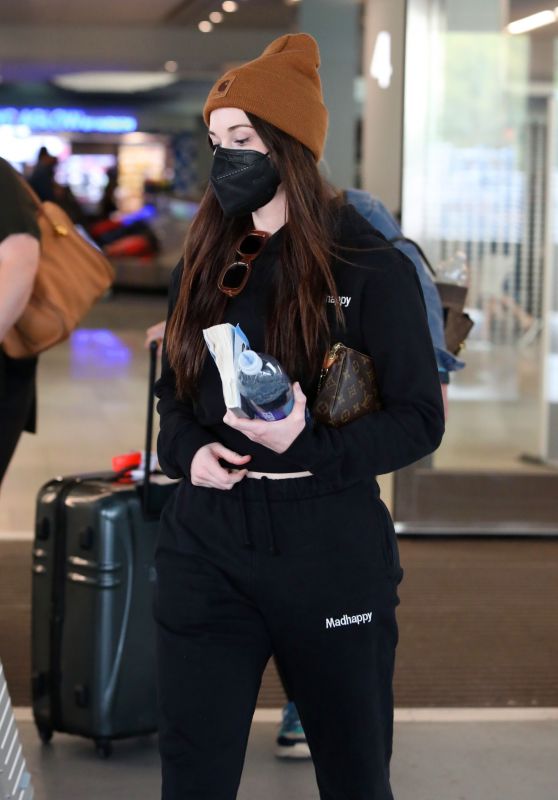 Kacey Musgraves - Laguardia Airport in NYC 09/28/2021