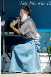 Kate Hudson - Grabs a Drink in Pacific Palisades 09/25/2021
