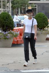 Katie Holmes - Leaving a Nail Salon in New York 09/11/2021