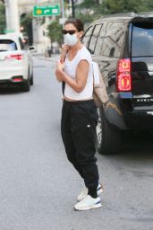 Katie Holmes Wearing Champion Sweatpants and a Crop Top - NYC 09/02/2021