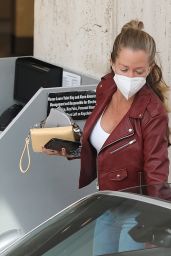 Kendra Wilkinson - Shopping in Beverly Hills 09/14/2021