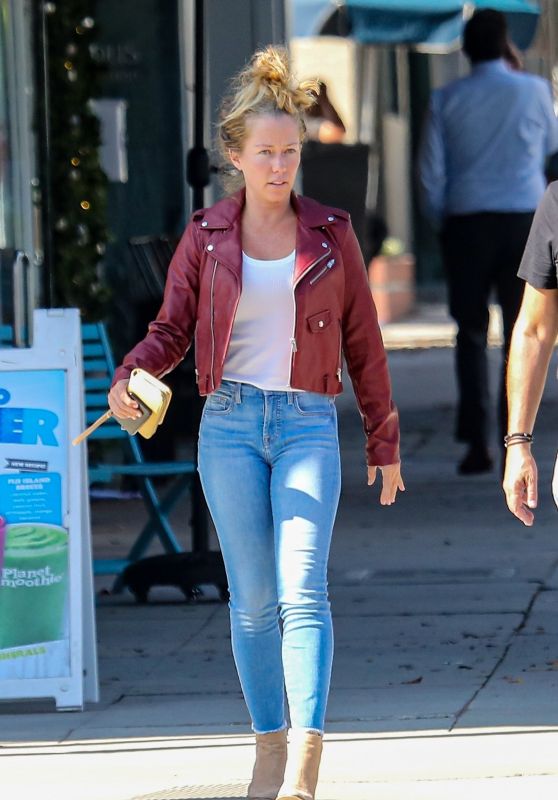 Kendra Wilkinson - Shopping in Beverly Hills 09/14/2021