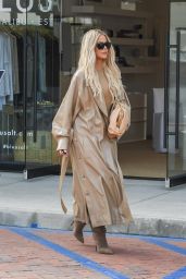 Khloe Kardashian - Filming New Reality Show for Hulu in Malibu 09/28/2021