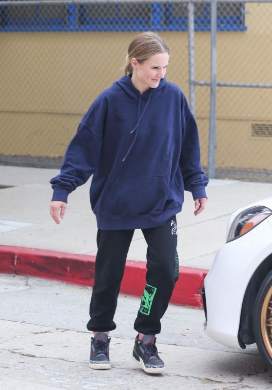 Kristen Bell in an Oversized Hoodie and Sweatpants - Los Angeles 09/02/2021