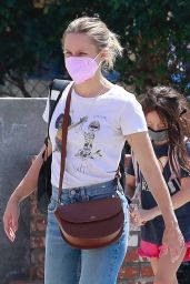Kristen Bell - Running Errands in LA 09/08/2021
