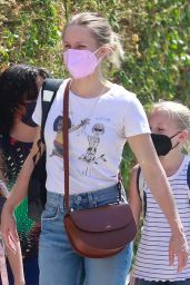 Kristen Bell - Running Errands in LA 09/08/2021