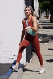 Lindsay Arnold - Leaves DWTS Rehearsal Studio in Los Angeles 09/21/2021