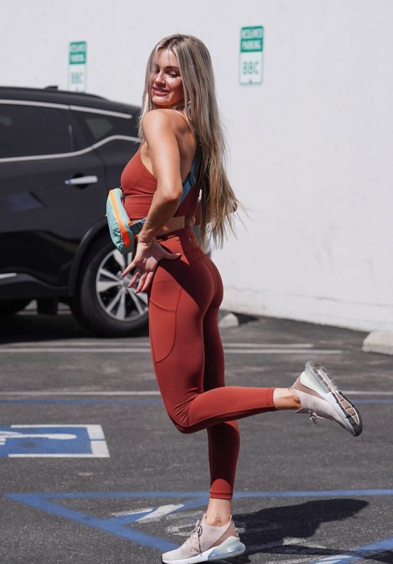 Lindsay Arnold - Leaves DWTS Rehearsal Studio in Los Angeles 09/21/2021