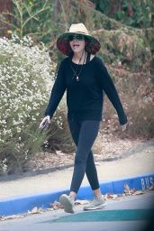 Lisa Rinna - Power Walk at TreePeople Park in Beverly Hills 09/26/2021