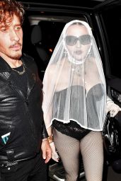 Madonna - Leaving a VMA