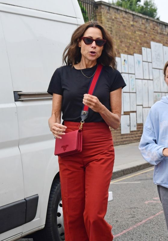Minnie Driver - Shopping for Antiques on the Golborne Road in Notting Hill 09/04/2021