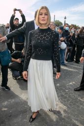 Rosamund Pike – Dior Show at the Paris Fashion Week 09/28/2021 (more photos)