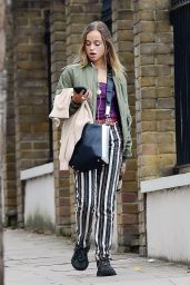 Amelia Windsor - Heads to a Camden Pub in London 10/17/2021