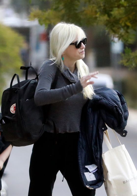 Anna Faris - Out in Pacific Palisades 10/22/2021