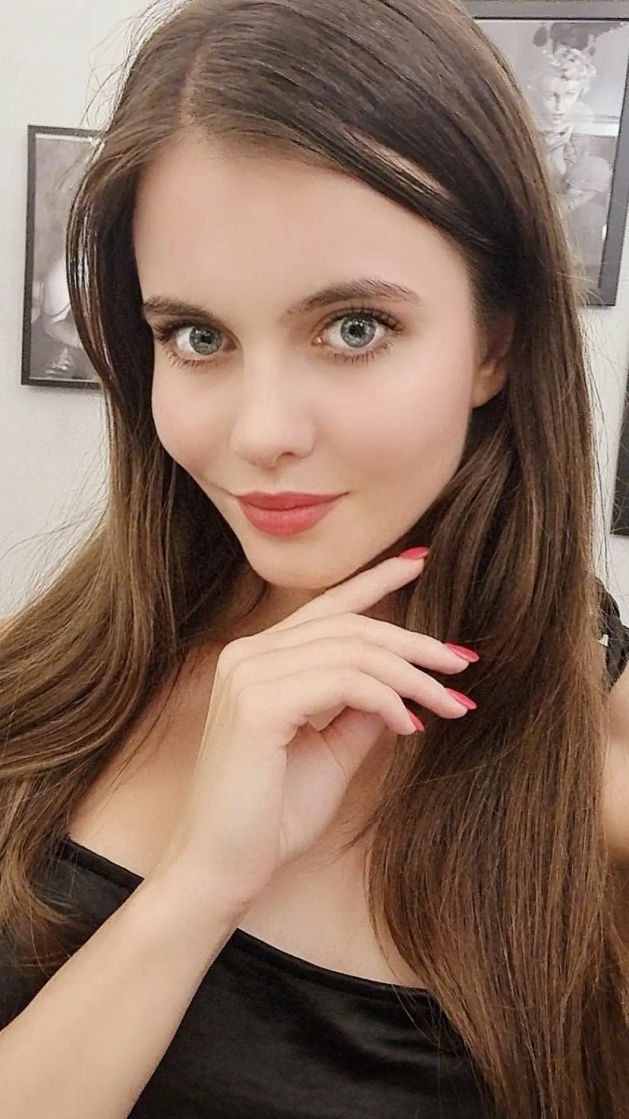 Ariadna Majewska 10/19/2021 • CelebMafia