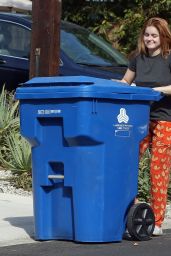 Ariel Winter - Putting Out Her Recycled Trash Can in LA 10/05/2021
