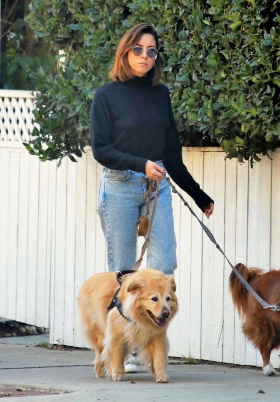 Aubrey Plaza Takes Her Dogs For a Walk - LA 10/19/2021